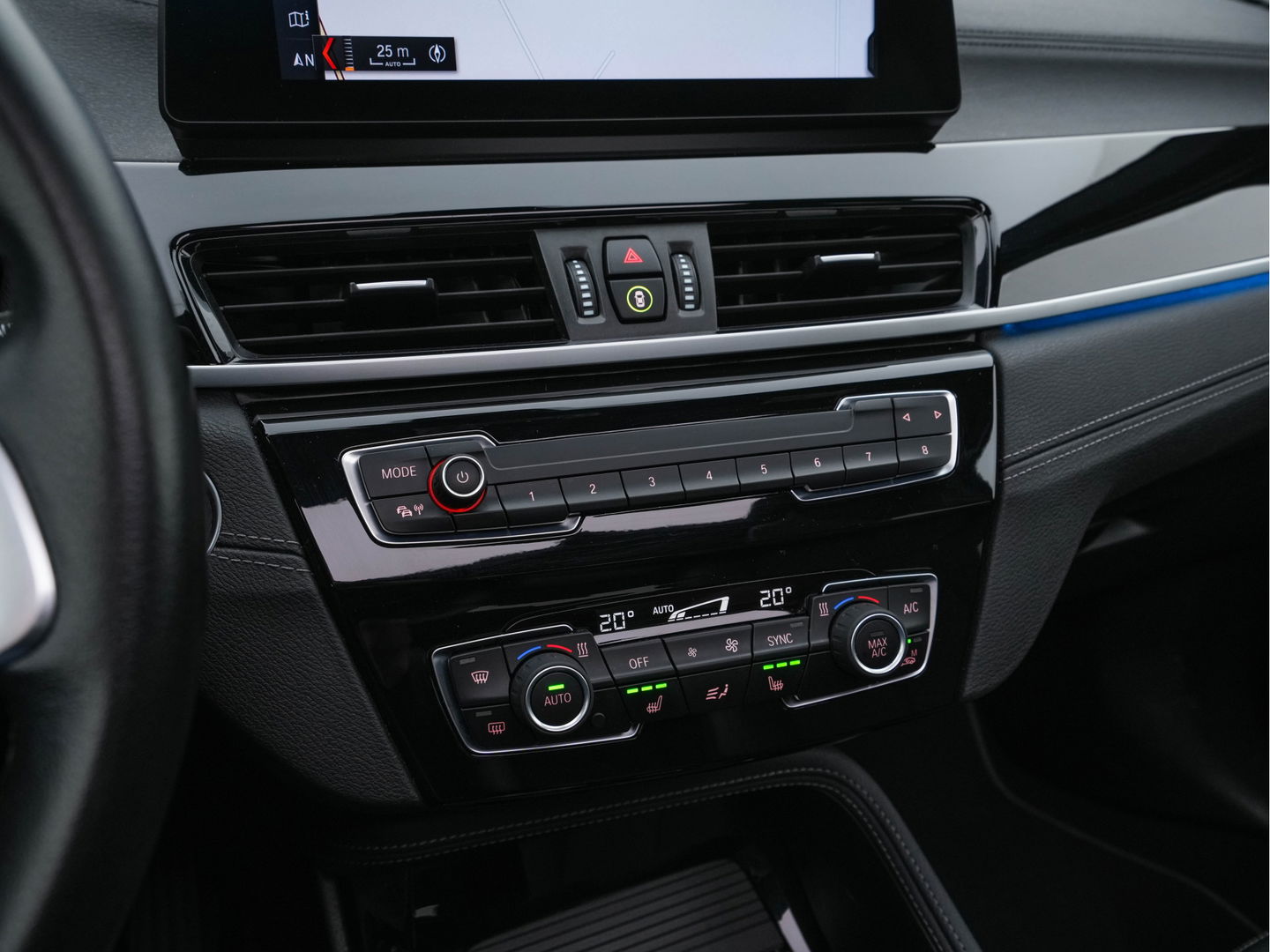 BMW X1 xDrive25e Sportline Business Edition Plus (Plug-In) (INCL-BTW) Aut. *PANO | LEATHER | FULL-LED | HEATED-SPORTSEATS | HIFI-SYSTEM | CAMERA | PRIVACYGLASS | NAVI-FULLMAP | ECC | HEAD-UP | PDC | KEYLESS | DAB | CRUISE | TOWBAR | AMBIENTLIGHT | 18