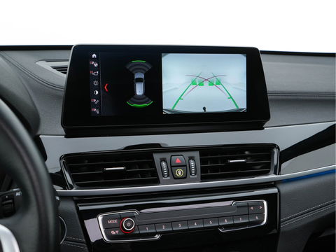 BMW X1 xDrive25e Sportline Business Edition Plus (Plug-In) (INCL-BTW) Aut. *PANO | LEATHER | FULL-LED | HEATED-SPORTSEATS | HIFI-SYSTEM | CAMERA | PRIVACYGLASS | NAVI-FULLMAP | ECC | HEAD-UP | PDC | KEYLESS | DAB | CRUISE | TOWBAR | AMBIENTLIGHT | 18