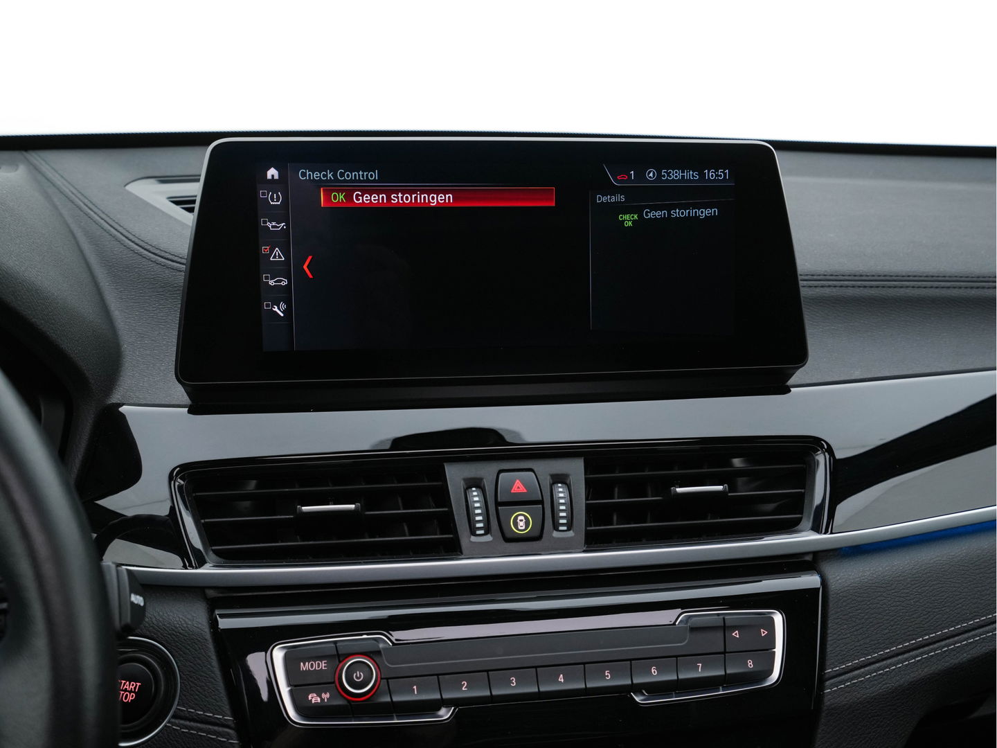 BMW X1 xDrive25e Sportline Business Edition Plus (Plug-In) (INCL-BTW) Aut. *PANO | LEATHER | FULL-LED | HEATED-SPORTSEATS | HIFI-SYSTEM | CAMERA | PRIVACYGLASS | NAVI-FULLMAP | ECC | HEAD-UP | PDC | KEYLESS | DAB | CRUISE | TOWBAR | AMBIENTLIGHT | 18