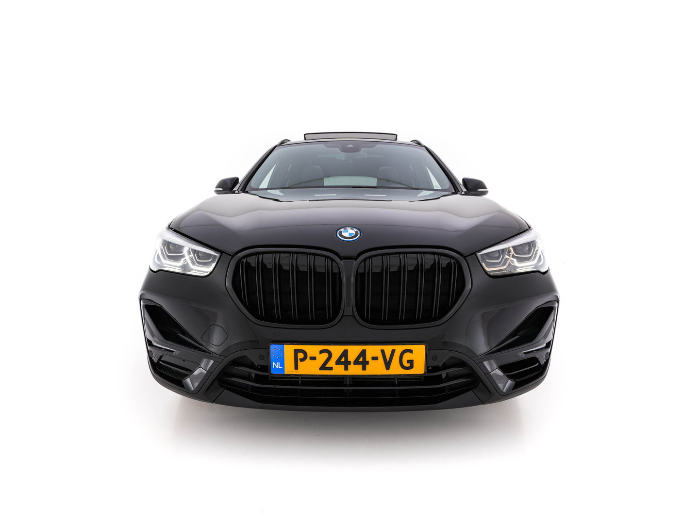 BMW X1 xDrive25e Sportline Business Edition Plus (Plug-In) (INCL-BTW) Aut. *PANO | LEATHER | FULL-LED | HEATED-SPORTSEATS | HIFI-SYSTEM | CAMERA | PRIVACYGLASS | NAVI-FULLMAP | ECC | HEAD-UP | PDC | KEYLESS | DAB | CRUISE | TOWBAR | AMBIENTLIGHT | 18