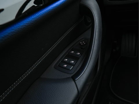 BMW X1 xDrive25e Sportline Business Edition Plus (Plug-In) (INCL-BTW) Aut. *PANO | LEATHER | FULL-LED | HEATED-SPORTSEATS | HIFI-SYSTEM | CAMERA | PRIVACYGLASS | NAVI-FULLMAP | ECC | HEAD-UP | PDC | KEYLESS | DAB | CRUISE | TOWBAR | AMBIENTLIGHT | 18