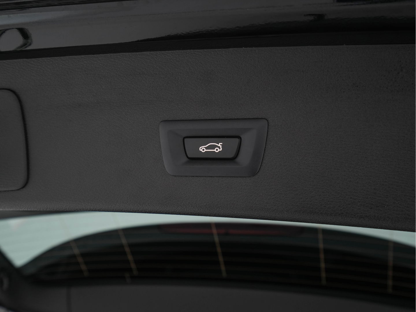 BMW X1 xDrive25e Sportline Business Edition Plus (Plug-In) (INCL-BTW) Aut. *PANO | LEATHER | FULL-LED | HEATED-SPORTSEATS | HIFI-SYSTEM | CAMERA | PRIVACYGLASS | NAVI-FULLMAP | ECC | HEAD-UP | PDC | KEYLESS | DAB | CRUISE | TOWBAR | AMBIENTLIGHT | 18