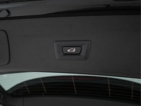 BMW X1 xDrive25e Sportline Business Edition Plus (Plug-In) (INCL-BTW) Aut. *PANO | LEATHER | FULL-LED | HEATED-SPORTSEATS | HIFI-SYSTEM | CAMERA | PRIVACYGLASS | NAVI-FULLMAP | ECC | HEAD-UP | PDC | KEYLESS | DAB | CRUISE | TOWBAR | AMBIENTLIGHT | 18