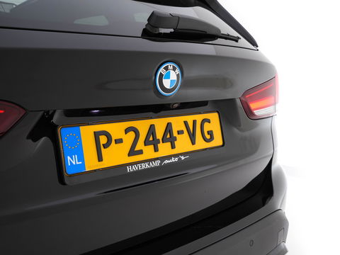 BMW X1 xDrive25e Sportline Business Edition Plus (Plug-In) (INCL-BTW) Aut. *PANO | LEATHER | FULL-LED | HEATED-SPORTSEATS | HIFI-SYSTEM | CAMERA | PRIVACYGLASS | NAVI-FULLMAP | ECC | HEAD-UP | PDC | KEYLESS | DAB | CRUISE | TOWBAR | AMBIENTLIGHT | 18