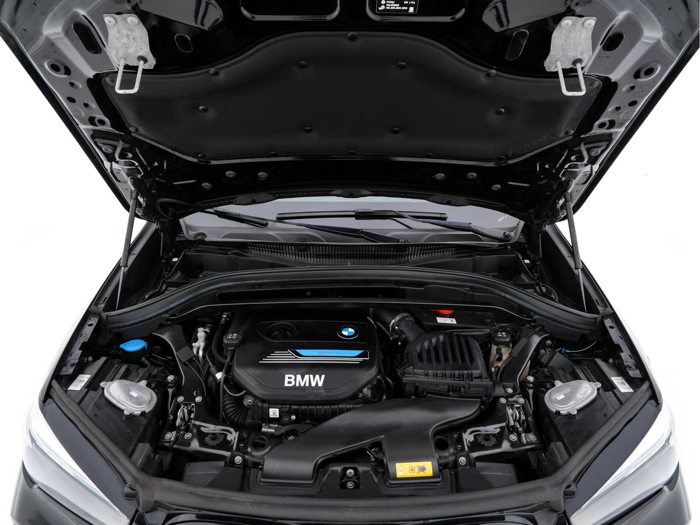 BMW X1 xDrive25e Sportline Business Edition Plus (Plug-In) (INCL-BTW) Aut. *PANO | LEATHER | FULL-LED | HEATED-SPORTSEATS | HIFI-SYSTEM | CAMERA | PRIVACYGLASS | NAVI-FULLMAP | ECC | HEAD-UP | PDC | KEYLESS | DAB | CRUISE | TOWBAR | AMBIENTLIGHT | 18