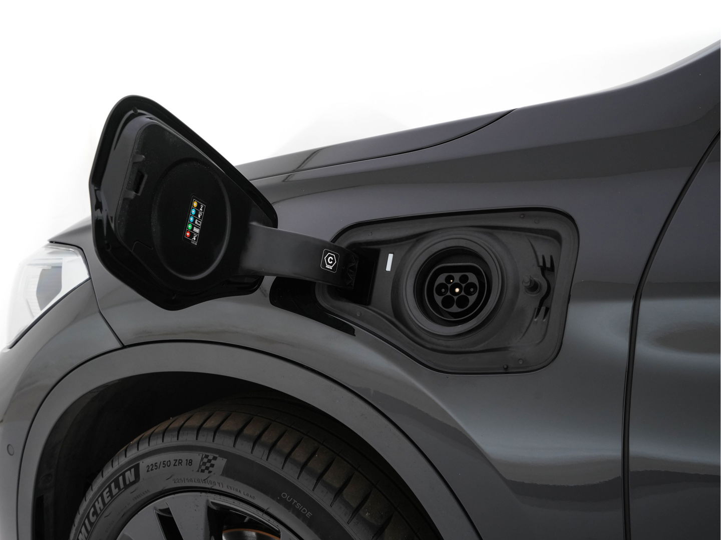 BMW X1 xDrive25e Sportline Business Edition Plus (Plug-In) (INCL-BTW) Aut. *PANO | LEATHER | FULL-LED | HEATED-SPORTSEATS | HIFI-SYSTEM | CAMERA | PRIVACYGLASS | NAVI-FULLMAP | ECC | HEAD-UP | PDC | KEYLESS | DAB | CRUISE | TOWBAR | AMBIENTLIGHT | 18