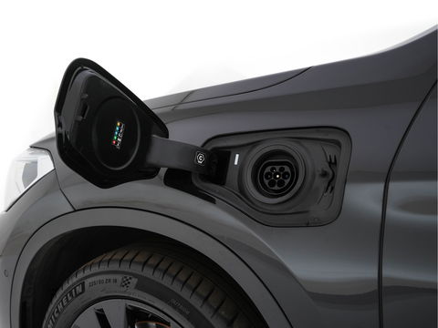 BMW X1 xDrive25e Sportline Business Edition Plus (Plug-In) (INCL-BTW) Aut. *PANO | LEATHER | FULL-LED | HEATED-SPORTSEATS | HIFI-SYSTEM | CAMERA | PRIVACYGLASS | NAVI-FULLMAP | ECC | HEAD-UP | PDC | KEYLESS | DAB | CRUISE | TOWBAR | AMBIENTLIGHT | 18