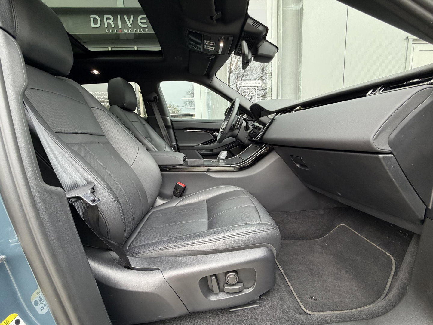 Land Rover Range Rover Evoque 1.5 P300e PHEV AWD R-Dynamic SE FACELIFT|Schuif/kantel|Meridian|360Cam|HUD|Winterpakket|