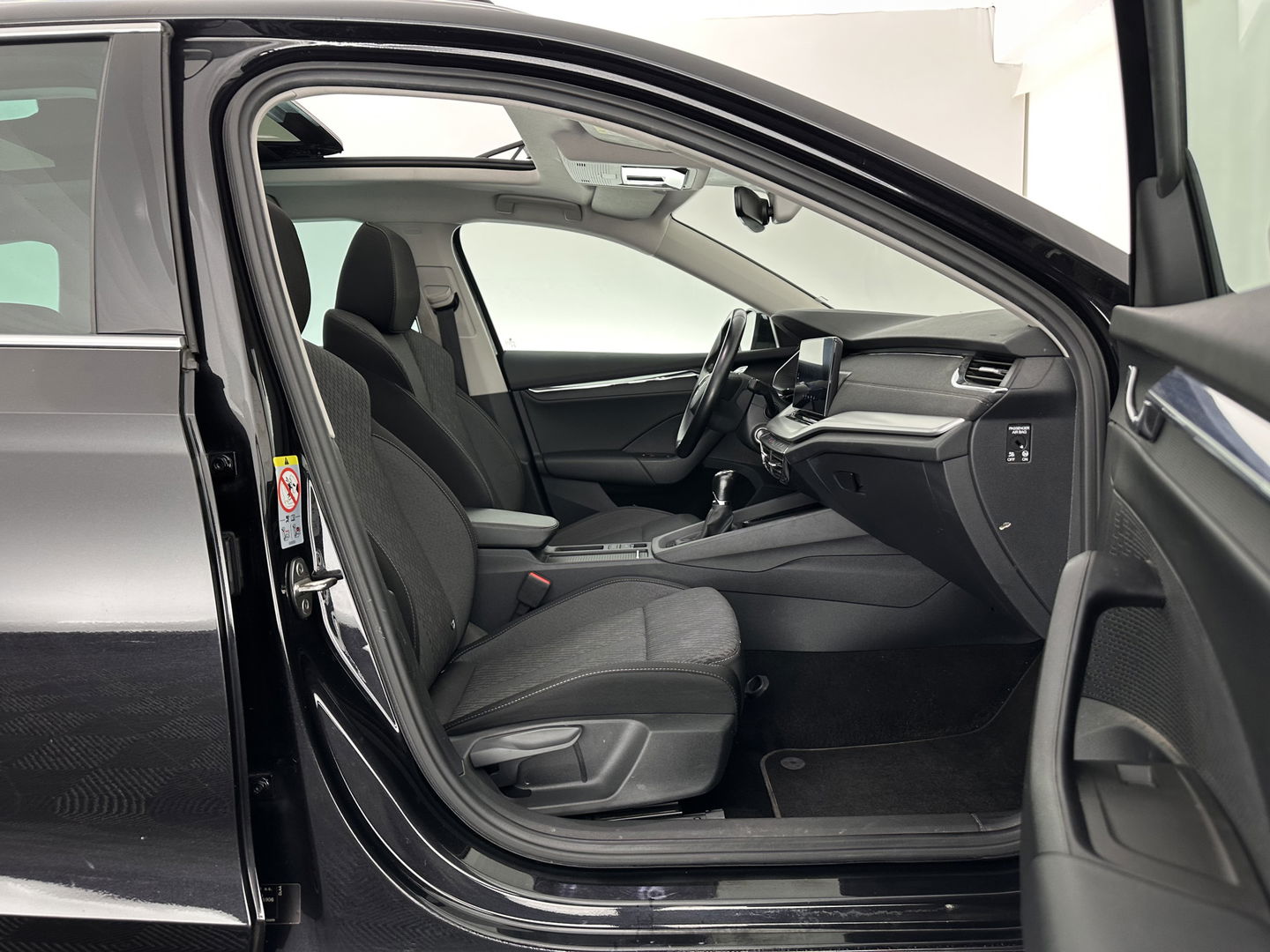 Škoda Octavia Combi 1.0 TSI Style (INCL.BTW) *PANO | FULL-LED | LANE-ASSIST | DIGI-COCKPIT | HEATED-COMFORTSEATS | NAVI-FULLMAP | PRIVACY-GLASS | KEYLESS | DAB | ECC | PDC | CRUISE | TOWBAR | 18''ALU*