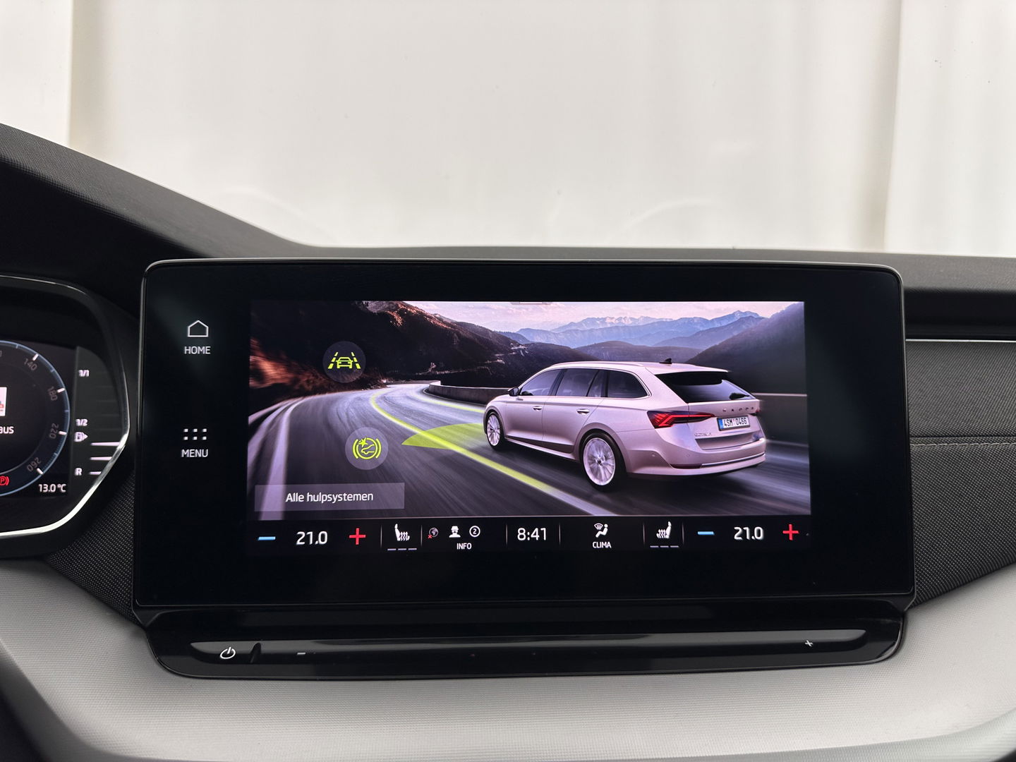 Škoda Octavia Combi 1.0 TSI Style (INCL.BTW) *PANO | FULL-LED | LANE-ASSIST | DIGI-COCKPIT | HEATED-COMFORTSEATS | NAVI-FULLMAP | PRIVACY-GLASS | KEYLESS | DAB | ECC | PDC | CRUISE | TOWBAR | 18''ALU*