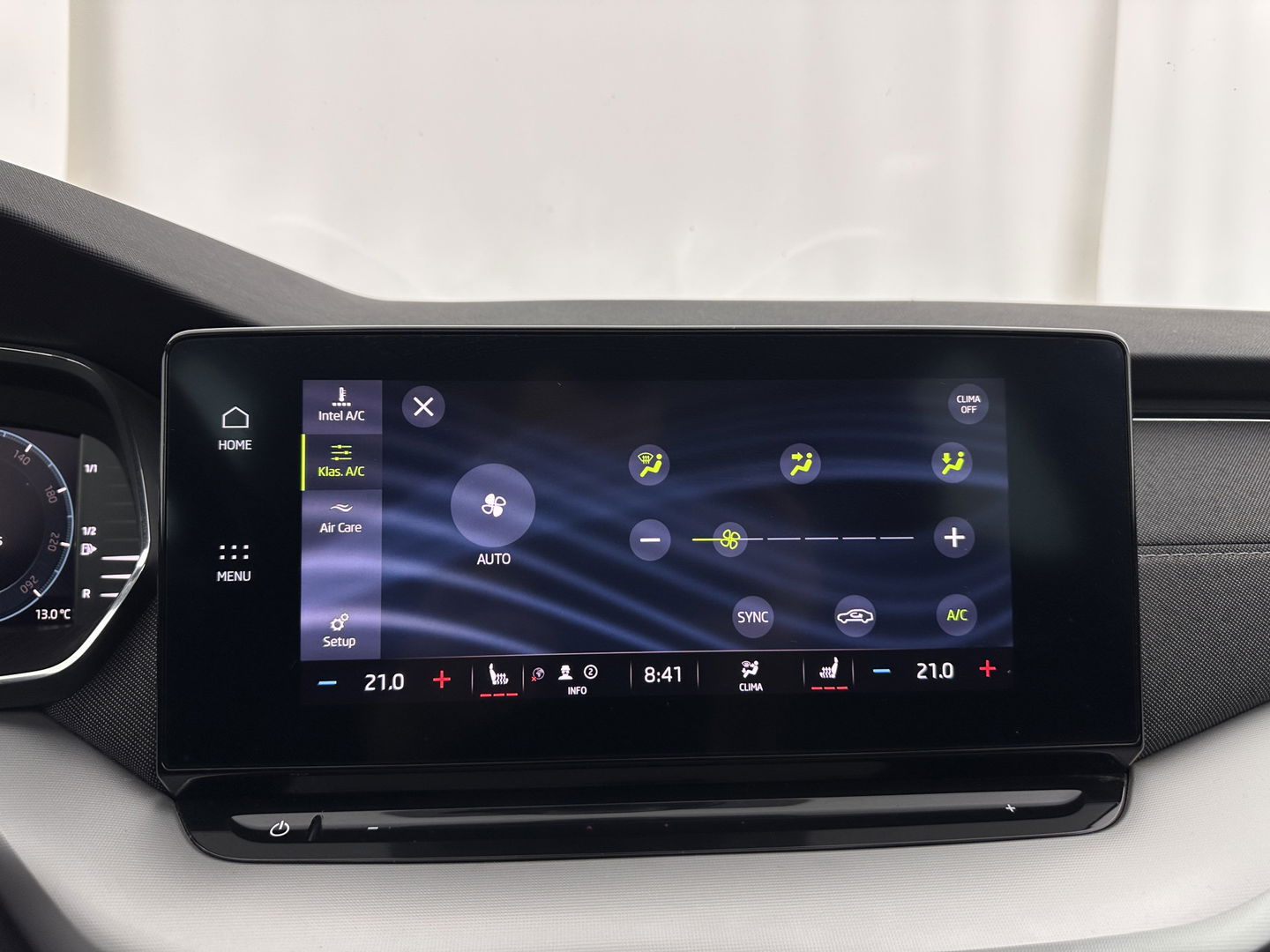 Škoda Octavia Combi 1.0 TSI Style (INCL.BTW) *PANO | FULL-LED | LANE-ASSIST | DIGI-COCKPIT | HEATED-COMFORTSEATS | NAVI-FULLMAP | PRIVACY-GLASS | KEYLESS | DAB | ECC | PDC | CRUISE | TOWBAR | 18''ALU*