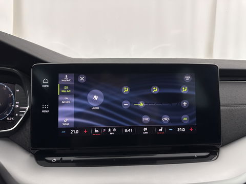 Škoda Octavia Combi 1.0 TSI Style (INCL.BTW) *PANO | FULL-LED | LANE-ASSIST | DIGI-COCKPIT | HEATED-COMFORTSEATS | NAVI-FULLMAP | PRIVACY-GLASS | KEYLESS | DAB | ECC | PDC | CRUISE | TOWBAR | 18''ALU*