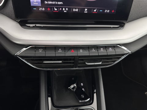 Škoda Octavia Combi 1.0 TSI Style (INCL.BTW) *PANO | FULL-LED | LANE-ASSIST | DIGI-COCKPIT | HEATED-COMFORTSEATS | NAVI-FULLMAP | PRIVACY-GLASS | KEYLESS | DAB | ECC | PDC | CRUISE | TOWBAR | 18''ALU*