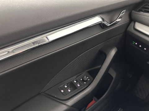 Škoda Octavia Combi 1.0 TSI Style (INCL.BTW) *PANO | FULL-LED | LANE-ASSIST | DIGI-COCKPIT | HEATED-COMFORTSEATS | NAVI-FULLMAP | PRIVACY-GLASS | KEYLESS | DAB | ECC | PDC | CRUISE | TOWBAR | 18''ALU*