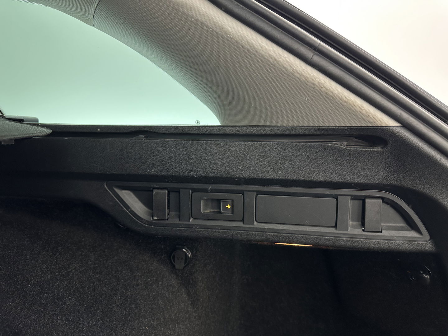 Škoda Octavia Combi 1.0 TSI Style (INCL.BTW) *PANO | FULL-LED | LANE-ASSIST | DIGI-COCKPIT | HEATED-COMFORTSEATS | NAVI-FULLMAP | PRIVACY-GLASS | KEYLESS | DAB | ECC | PDC | CRUISE | TOWBAR | 18''ALU*