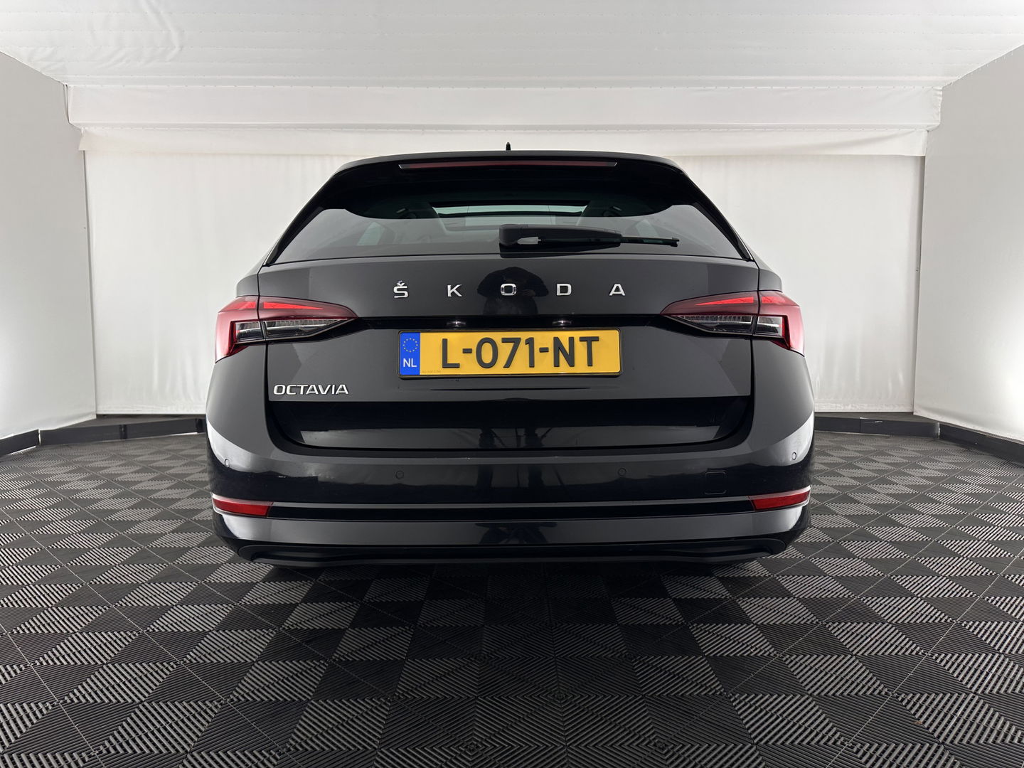 Škoda Octavia Combi 1.0 TSI Style (INCL.BTW) *PANO | FULL-LED | LANE-ASSIST | DIGI-COCKPIT | HEATED-COMFORTSEATS | NAVI-FULLMAP | PRIVACY-GLASS | KEYLESS | DAB | ECC | PDC | CRUISE | TOWBAR | 18''ALU*