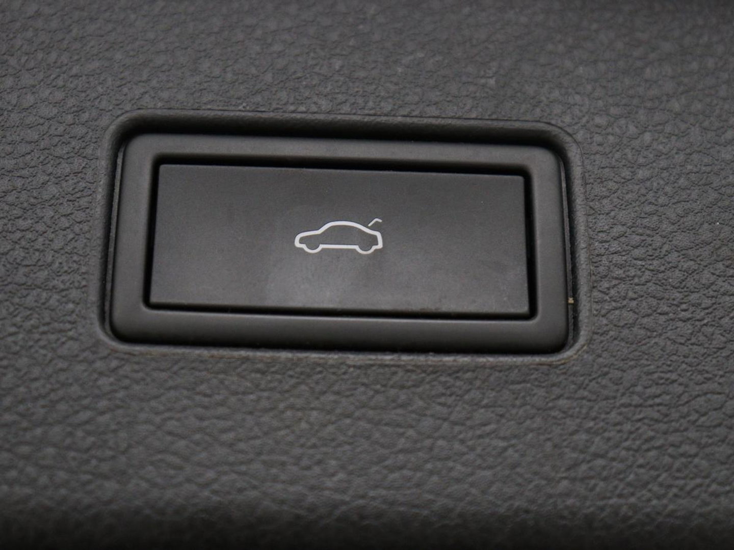 Volkswagen Passat 1.4 TSI PHEV GTE Business | Adaptive Cruise | Stoelverwarming | Trekhaak | Carplay | Massage | Camera