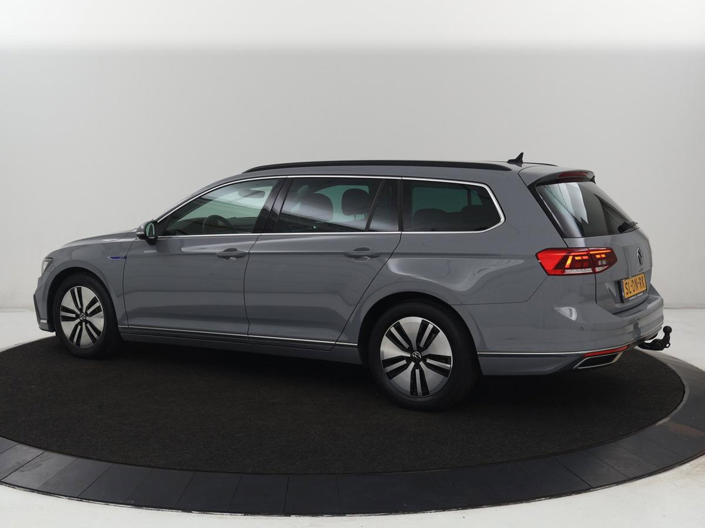 Volkswagen Passat 1.4 TSI PHEV GTE Business | Adaptive Cruise | Stoelverwarming | Trekhaak | Carplay | Massage | Camera