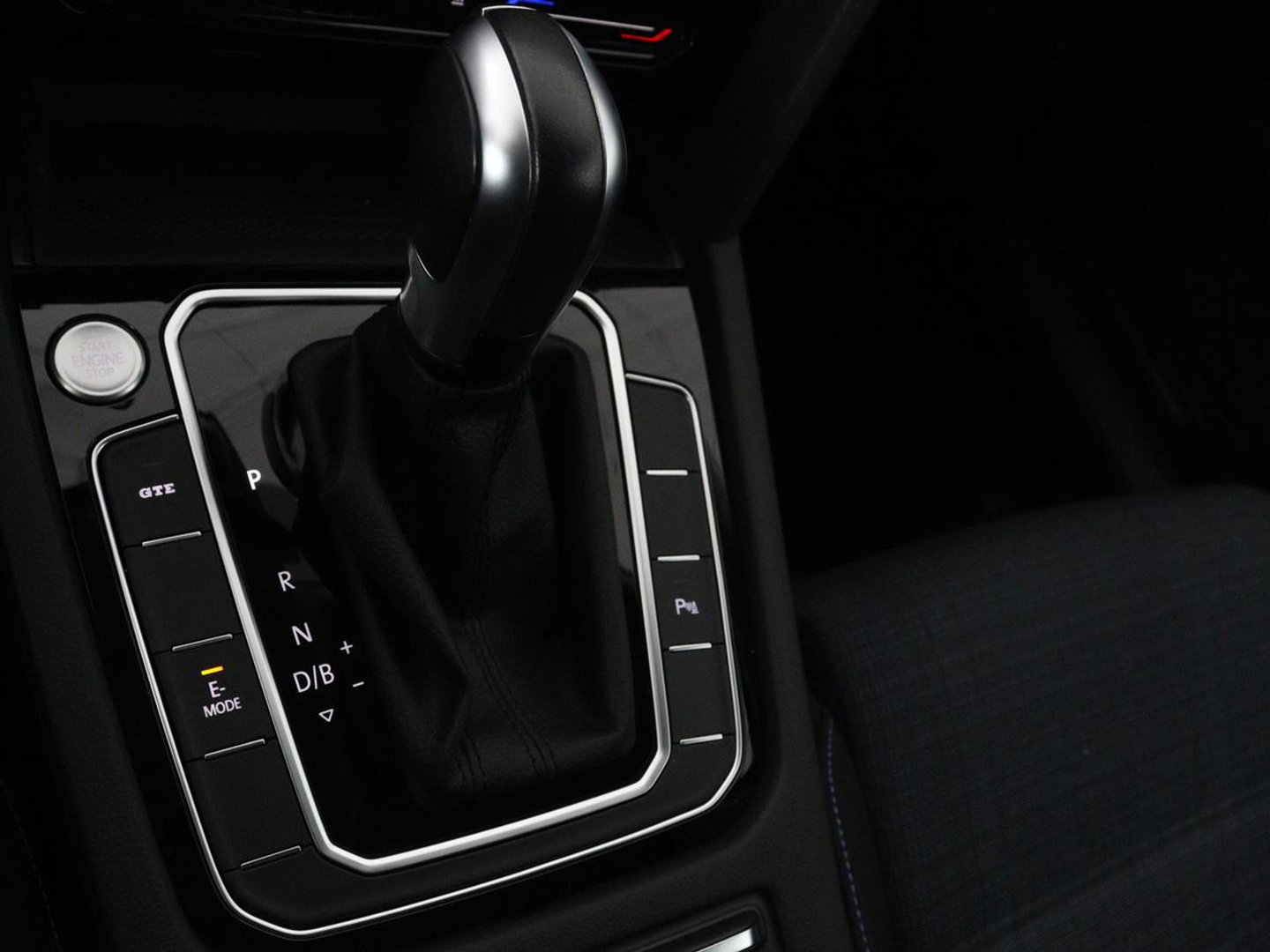 Volkswagen Passat 1.4 TSI PHEV GTE Business | Adaptive Cruise | Stoelverwarming | Trekhaak | Carplay | Massage | Camera