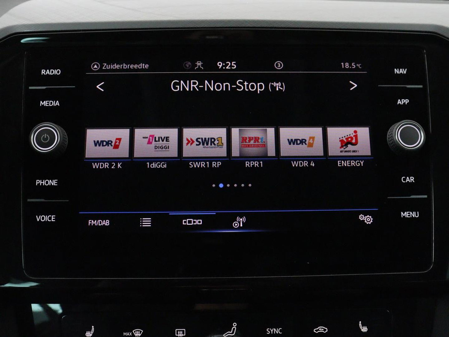 Volkswagen Passat 1.4 TSI PHEV GTE Business | Adaptive Cruise | Stoelverwarming | Trekhaak | Carplay | Massage | Camera