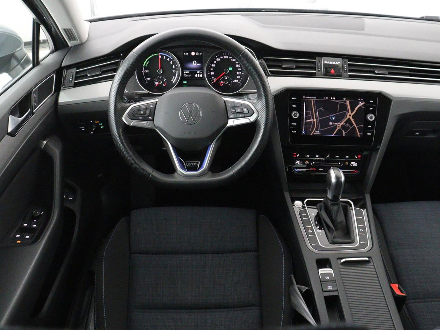 Volkswagen Passat 1.4 TSI PHEV GTE Business | Adaptive Cruise | Stoelverwarming | Trekhaak | Carplay | Massage | Camera