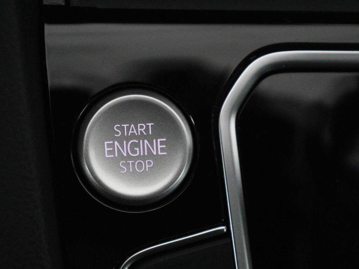 Volkswagen Passat 1.4 TSI PHEV GTE Business | Adaptive Cruise | Stoelverwarming | Trekhaak | Carplay | Massage | Camera