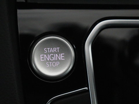 Volkswagen Passat 1.4 TSI PHEV GTE Business | Adaptive Cruise | Stoelverwarming | Trekhaak | Carplay | Massage | Camera