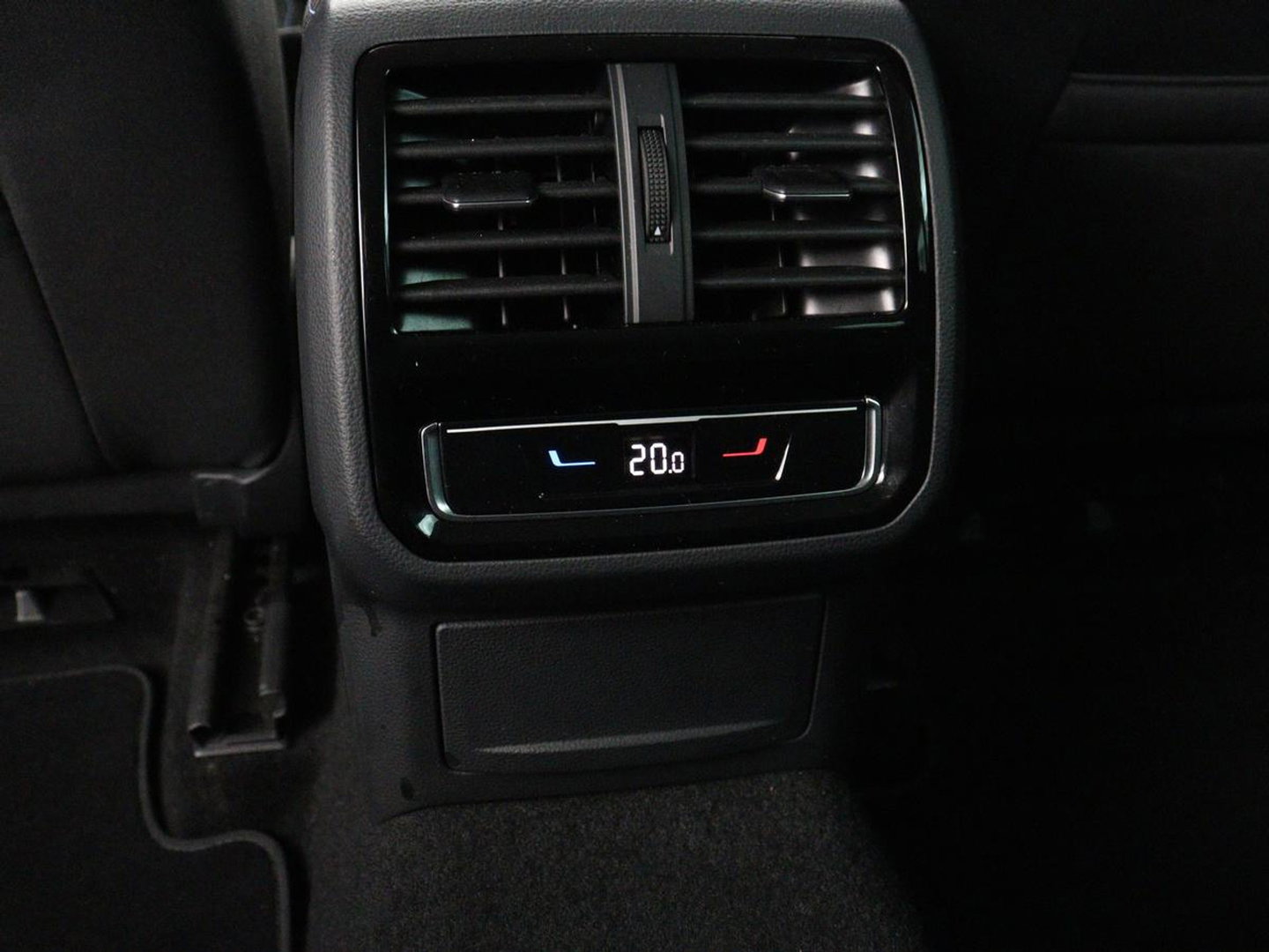 Volkswagen Passat 1.4 TSI PHEV GTE Business | Adaptive Cruise | Stoelverwarming | Trekhaak | Carplay | Massage | Camera