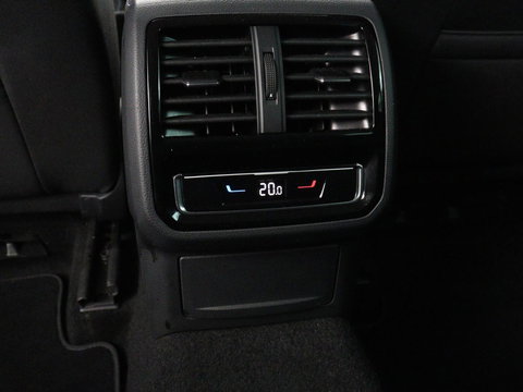 Volkswagen Passat 1.4 TSI PHEV GTE Business | Adaptive Cruise | Stoelverwarming | Trekhaak | Carplay | Massage | Camera