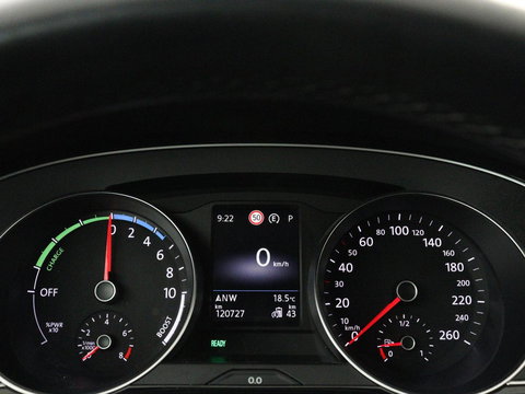 Volkswagen Passat 1.4 TSI PHEV GTE Business | Adaptive Cruise | Stoelverwarming | Trekhaak | Carplay | Massage | Camera