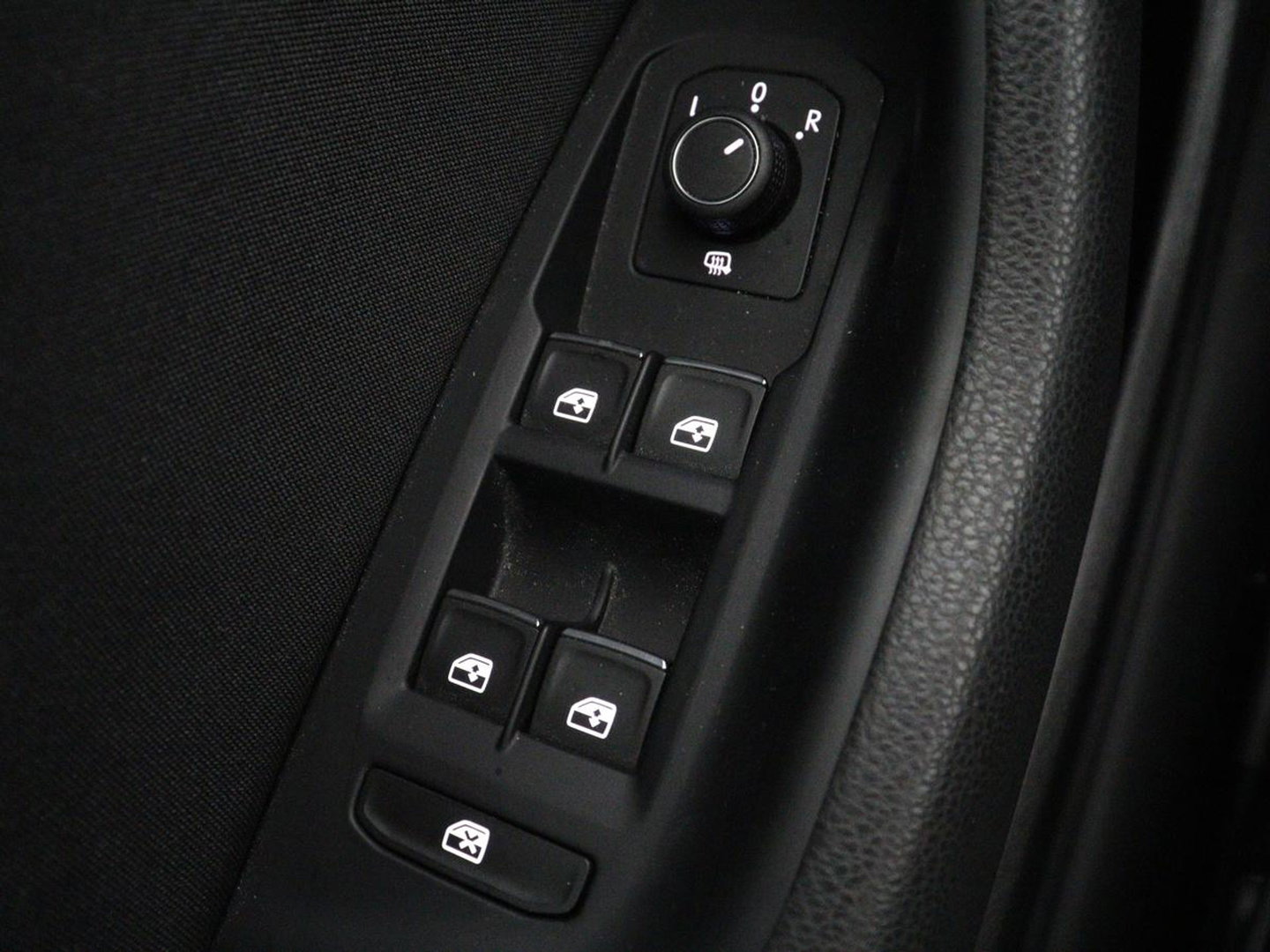 Volkswagen Passat 1.4 TSI PHEV GTE Business | Adaptive Cruise | Stoelverwarming | Trekhaak | Carplay | Massage | Camera