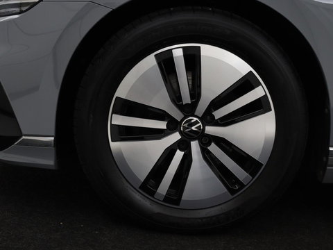 Volkswagen Passat 1.4 TSI PHEV GTE Business | Adaptive Cruise | Stoelverwarming | Trekhaak | Carplay | Massage | Camera