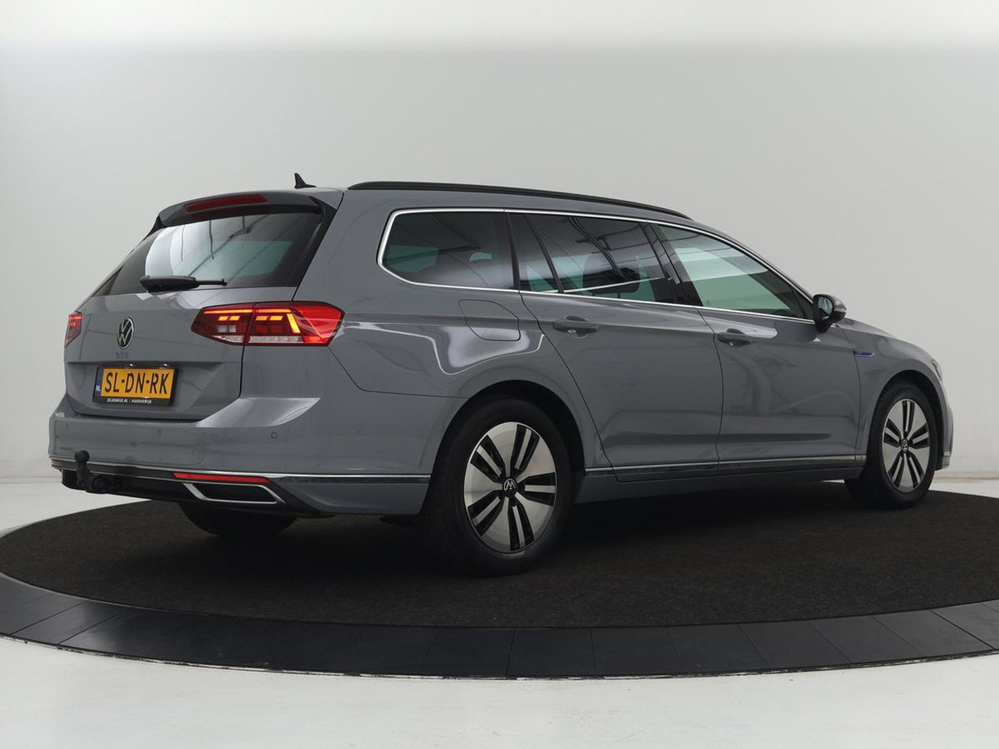 Volkswagen Passat 1.4 TSI PHEV GTE Business | Adaptive Cruise | Stoelverwarming | Trekhaak | Carplay | Massage | Camera
