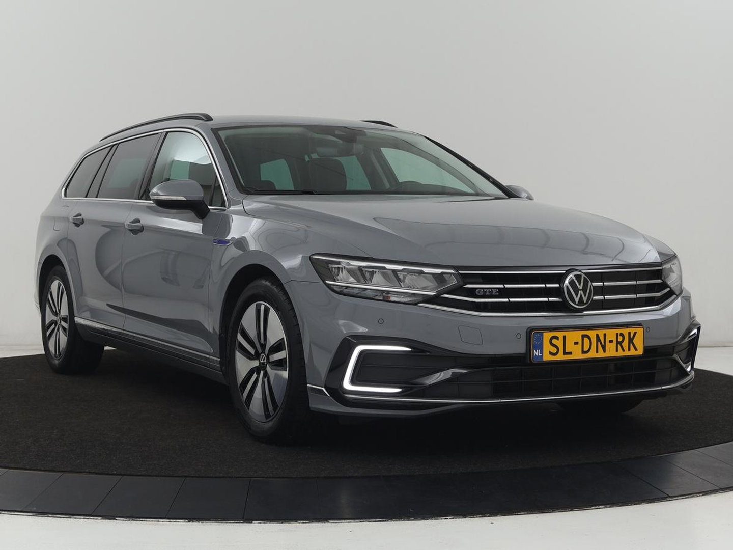 Volkswagen Passat 1.4 TSI PHEV GTE Business | Adaptive Cruise | Stoelverwarming | Trekhaak | Carplay | Massage | Camera