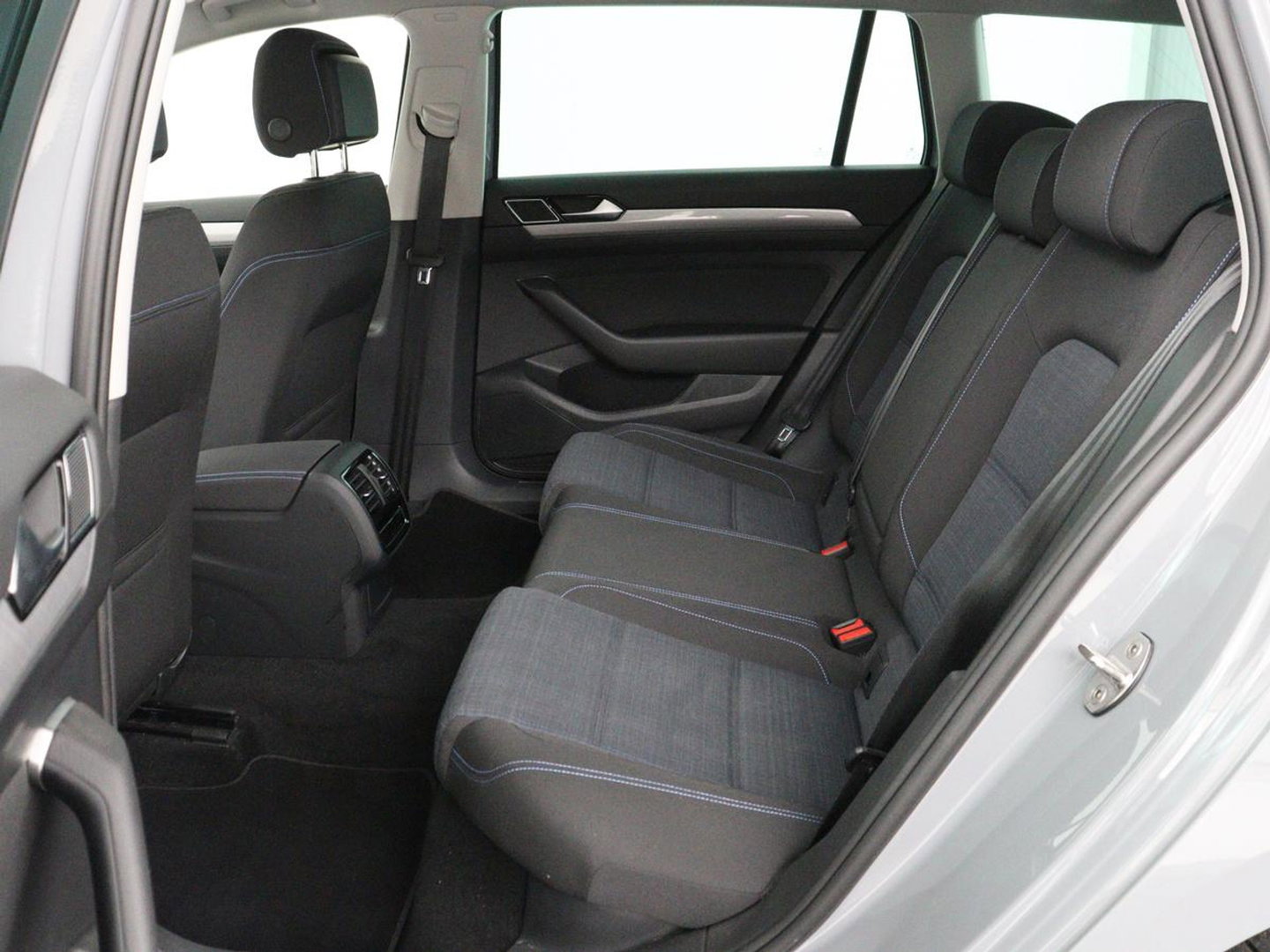 Volkswagen Passat 1.4 TSI PHEV GTE Business | Adaptive Cruise | Stoelverwarming | Trekhaak | Carplay | Massage | Camera