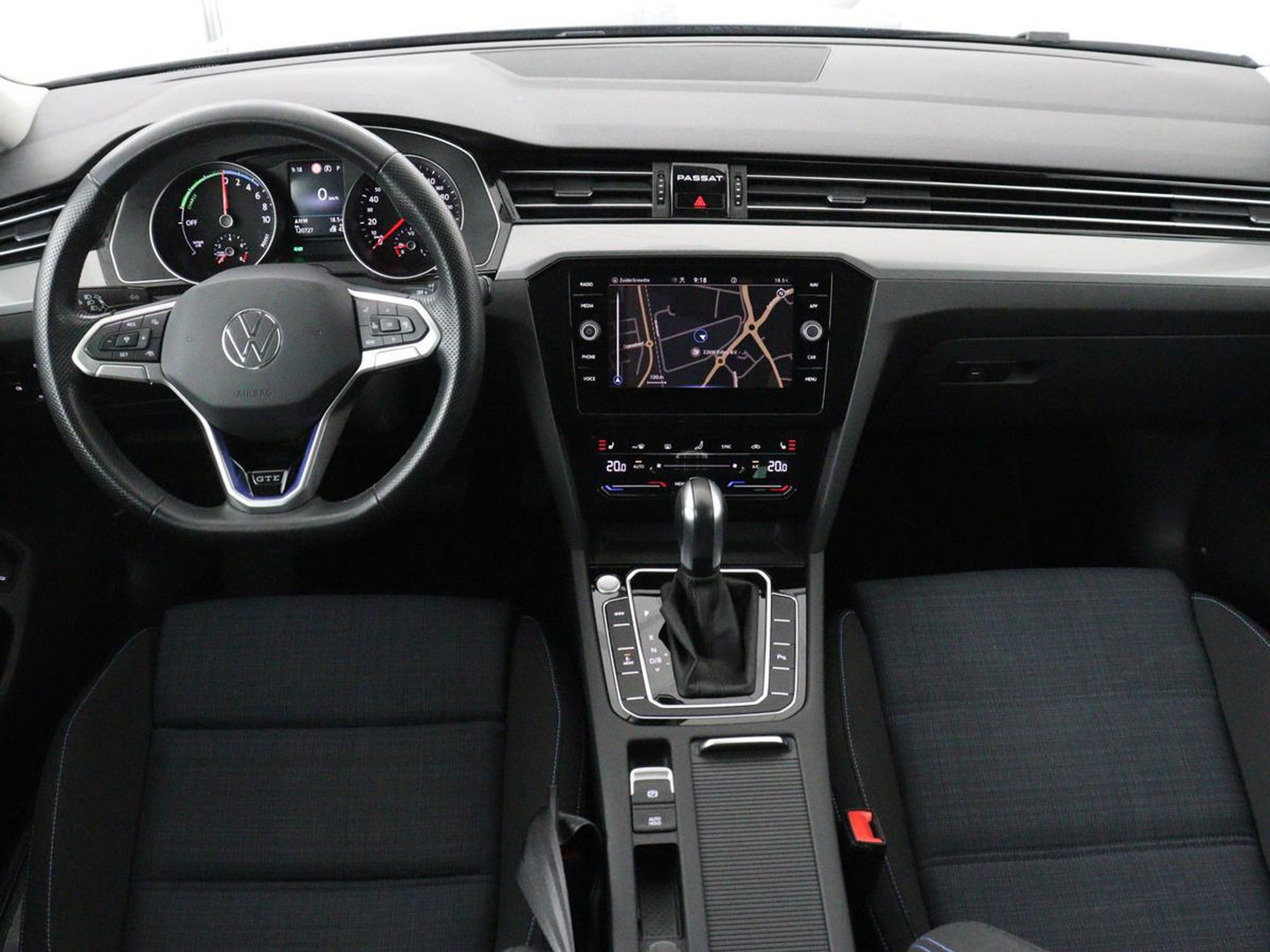 Volkswagen Passat 1.4 TSI PHEV GTE Business | Adaptive Cruise | Stoelverwarming | Trekhaak | Carplay | Massage | Camera