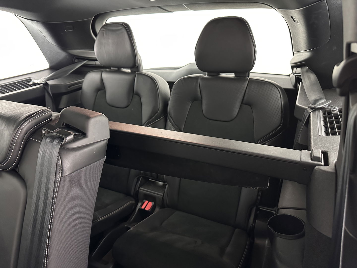 Volvo XC90 2.0 T8 R-Design Twin Engine AWD [ 7-Pers. ] (Plug-In) Aut. *PANO | LEATHER-ALCANTARA | FULL-LED | MEMORY-PACK | DIGI-COCKPIT | NAVI-FULLMAP | CARPLAY | ECC | HEATED-SPORTSEATS | LANE-ASSIST | PDC | HEAD-UP | TOWBAR | 20"ALU*