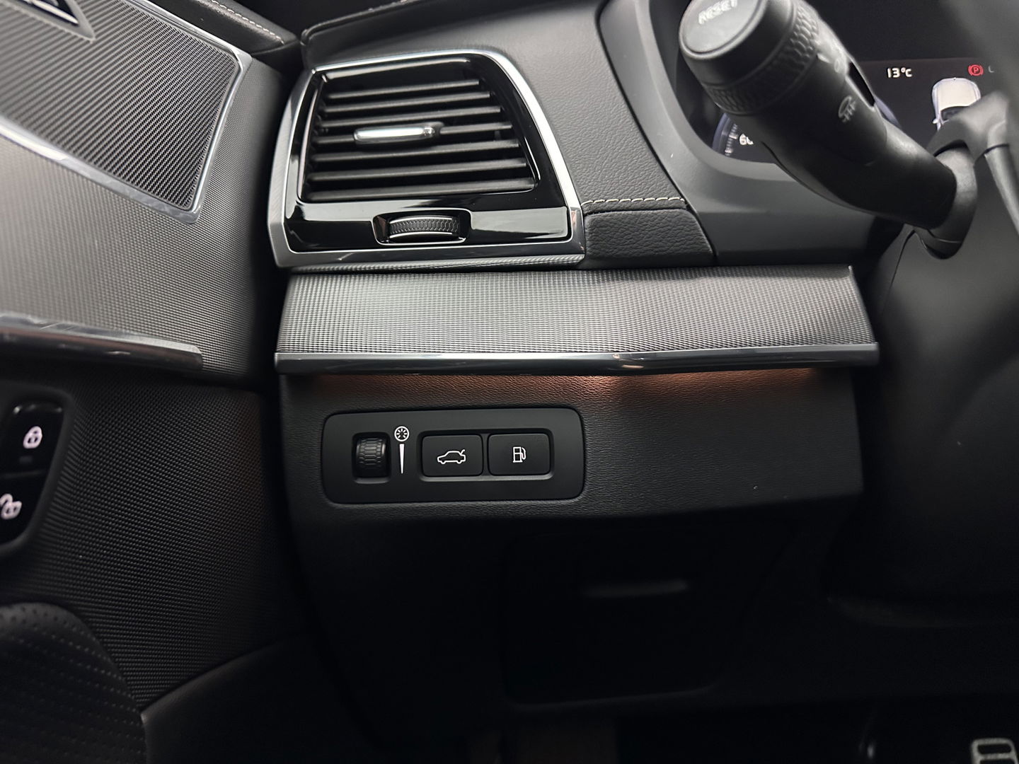 Volvo XC90 2.0 T8 R-Design Twin Engine AWD [ 7-Pers. ] (Plug-In) Aut. *PANO | LEATHER-ALCANTARA | FULL-LED | MEMORY-PACK | DIGI-COCKPIT | NAVI-FULLMAP | CARPLAY | ECC | HEATED-SPORTSEATS | LANE-ASSIST | PDC | HEAD-UP | TOWBAR | 20"ALU*