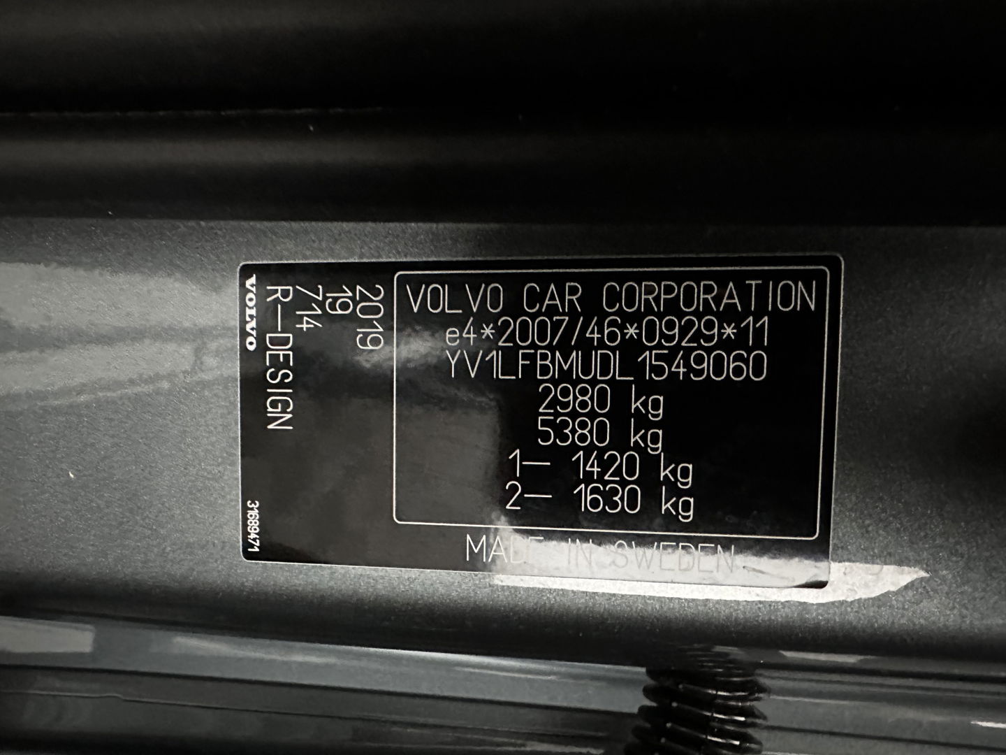 Volvo XC90 2.0 T8 R-Design Twin Engine AWD [ 7-Pers. ] (Plug-In) Aut. *PANO | LEATHER-ALCANTARA | FULL-LED | MEMORY-PACK | DIGI-COCKPIT | NAVI-FULLMAP | CARPLAY | ECC | HEATED-SPORTSEATS | LANE-ASSIST | PDC | HEAD-UP | TOWBAR | 20"ALU*