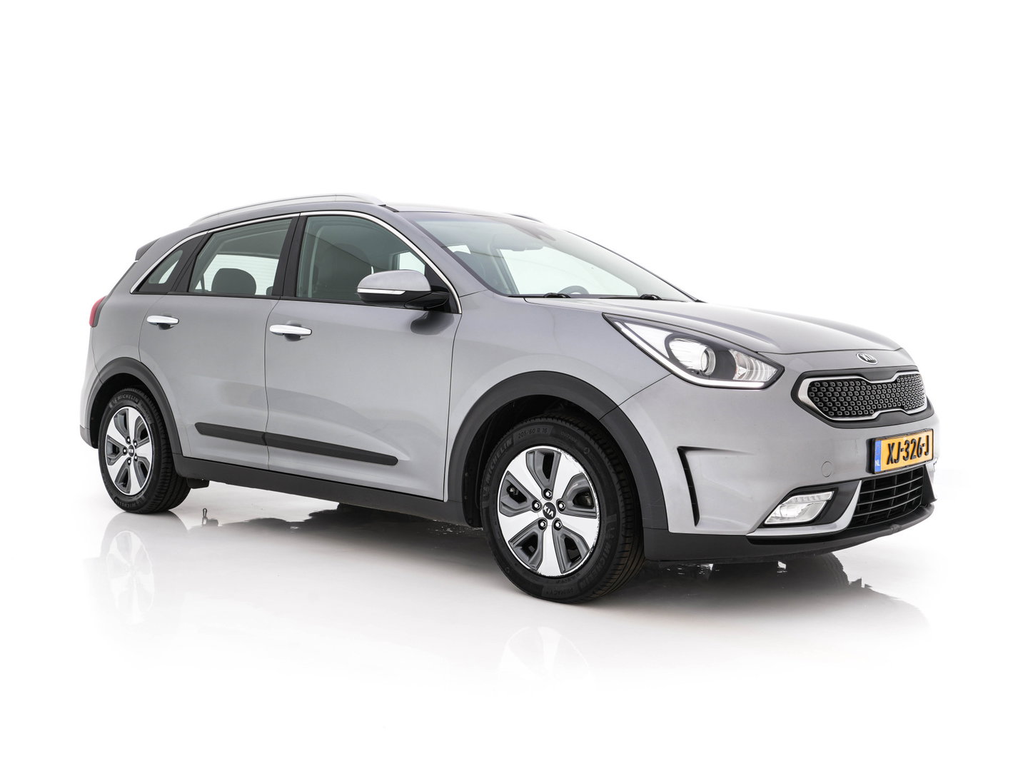 Kia Niro 1.6 GDi Hybrid ExecutiveLine Eco-Hybrid (INCL-BTW) Aut. *LEATHER-FABRIC | NAVI-FULLMAP | KEYLESS | CAMERA | COMFORTSEATS | DIGI-COCKPIT | LANE-ASSIST | ECC | CARPLAY | PDC | TOWBAR | 16''ALU*