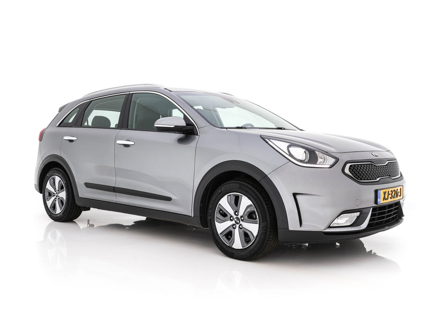 Kia Niro 1.6 GDi Hybrid ExecutiveLine Eco-Hybrid (INCL-BTW) Aut. *LEATHER-FABRIC | NAVI-FULLMAP | KEYLESS | CAMERA | COMFORTSEATS | DIGI-COCKPIT | LANE-ASSIST | ECC | CARPLAY | PDC | TOWBAR | 16''ALU*