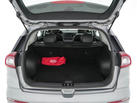 Kia Niro 1.6 GDi Hybrid ExecutiveLine Eco-Hybrid (INCL-BTW) Aut. *LEATHER-FABRIC | NAVI-FULLMAP | KEYLESS | CAMERA | COMFORTSEATS | DIGI-COCKPIT | LANE-ASSIST | ECC | CARPLAY | PDC | TOWBAR | 16''ALU*