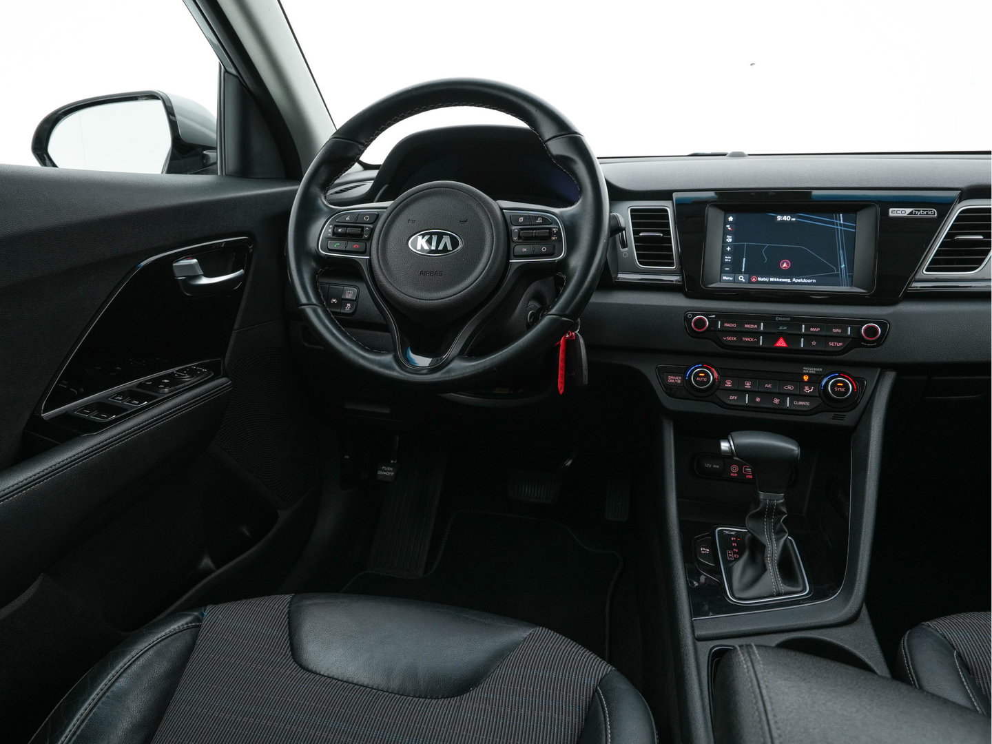 Kia Niro 1.6 GDi Hybrid ExecutiveLine Eco-Hybrid (INCL-BTW) Aut. *LEATHER-FABRIC | NAVI-FULLMAP | KEYLESS | CAMERA | COMFORTSEATS | DIGI-COCKPIT | LANE-ASSIST | ECC | CARPLAY | PDC | TOWBAR | 16''ALU*