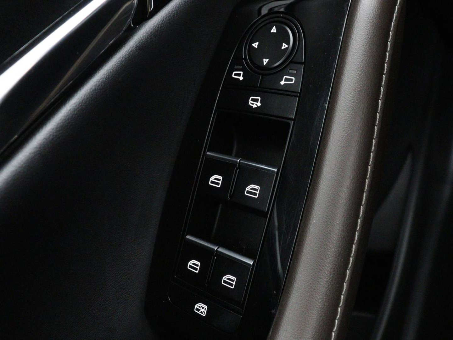 Mazda CX-30 2.0 e-SkyActiv-G M Hybrid Comfort | Leder | Stoel & Stuurverwarming | Adaptive Cruise | Trekhaak | Head-up | Camera