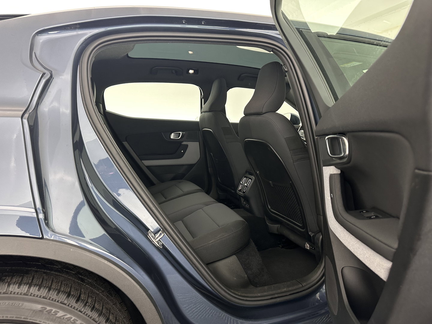 Polestar 2 Long Range Dual Motor Launch Edition 78kWh [ 3-Fase-11kW ] {SOH-90%} (INCL-BTW) Aut. *PANO | NAVI-FULLMAP | FULL-LED | ADAPTIVE-CRUISE | BLINDSPOT | TOPVIEW | KEYLESS | LANE-ASSIST | DIGI-COCKPIT | CARPLAY | DAB+ | HEATED-SPORTSEATS | CAMERA | MEMORY-PACK