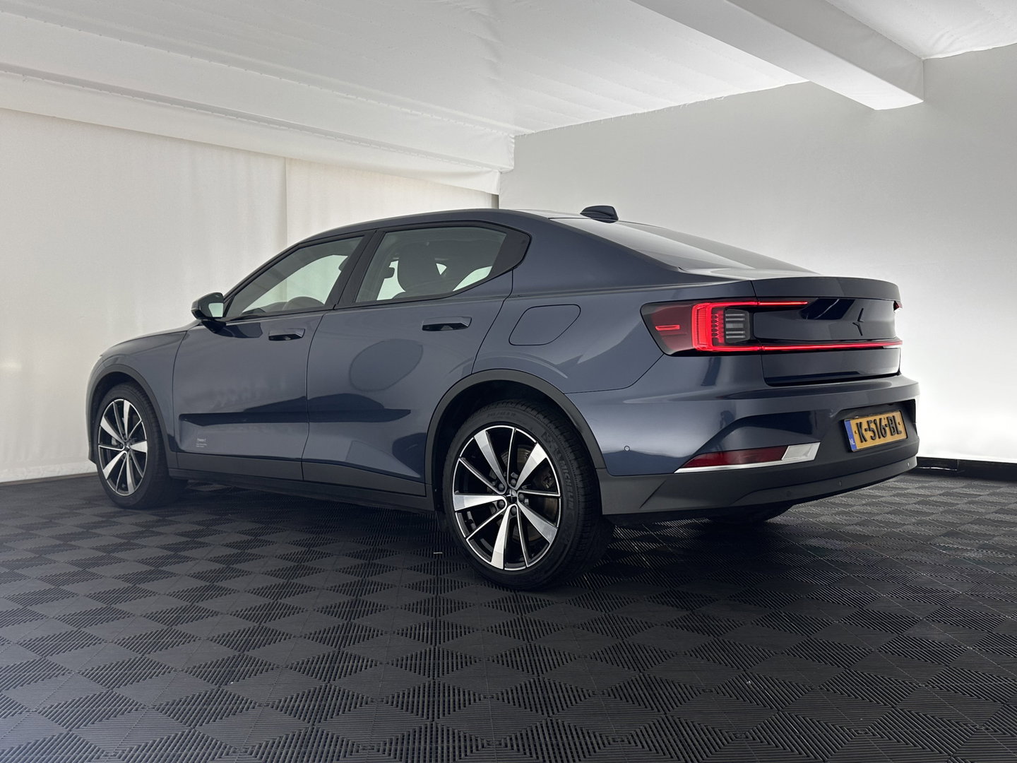 Polestar 2 Long Range Dual Motor Launch Edition 78kWh [ 3-Fase-11kW ] {SOH-90%} (INCL-BTW) Aut. *PANO | NAVI-FULLMAP | FULL-LED | ADAPTIVE-CRUISE | BLINDSPOT | TOPVIEW | KEYLESS | LANE-ASSIST | DIGI-COCKPIT | CARPLAY | DAB+ | HEATED-SPORTSEATS | CAMERA | MEMORY-PACK