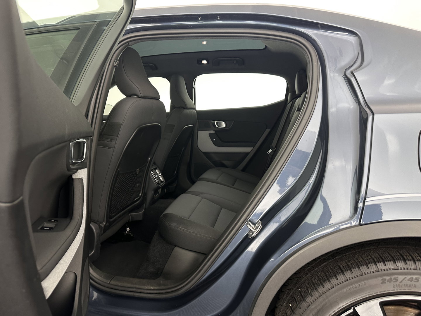 Polestar 2 Long Range Dual Motor Launch Edition 78kWh [ 3-Fase-11kW ] {SOH-90%} (INCL-BTW) Aut. *PANO | NAVI-FULLMAP | FULL-LED | ADAPTIVE-CRUISE | BLINDSPOT | TOPVIEW | KEYLESS | LANE-ASSIST | DIGI-COCKPIT | CARPLAY | DAB+ | HEATED-SPORTSEATS | CAMERA | MEMORY-PACK