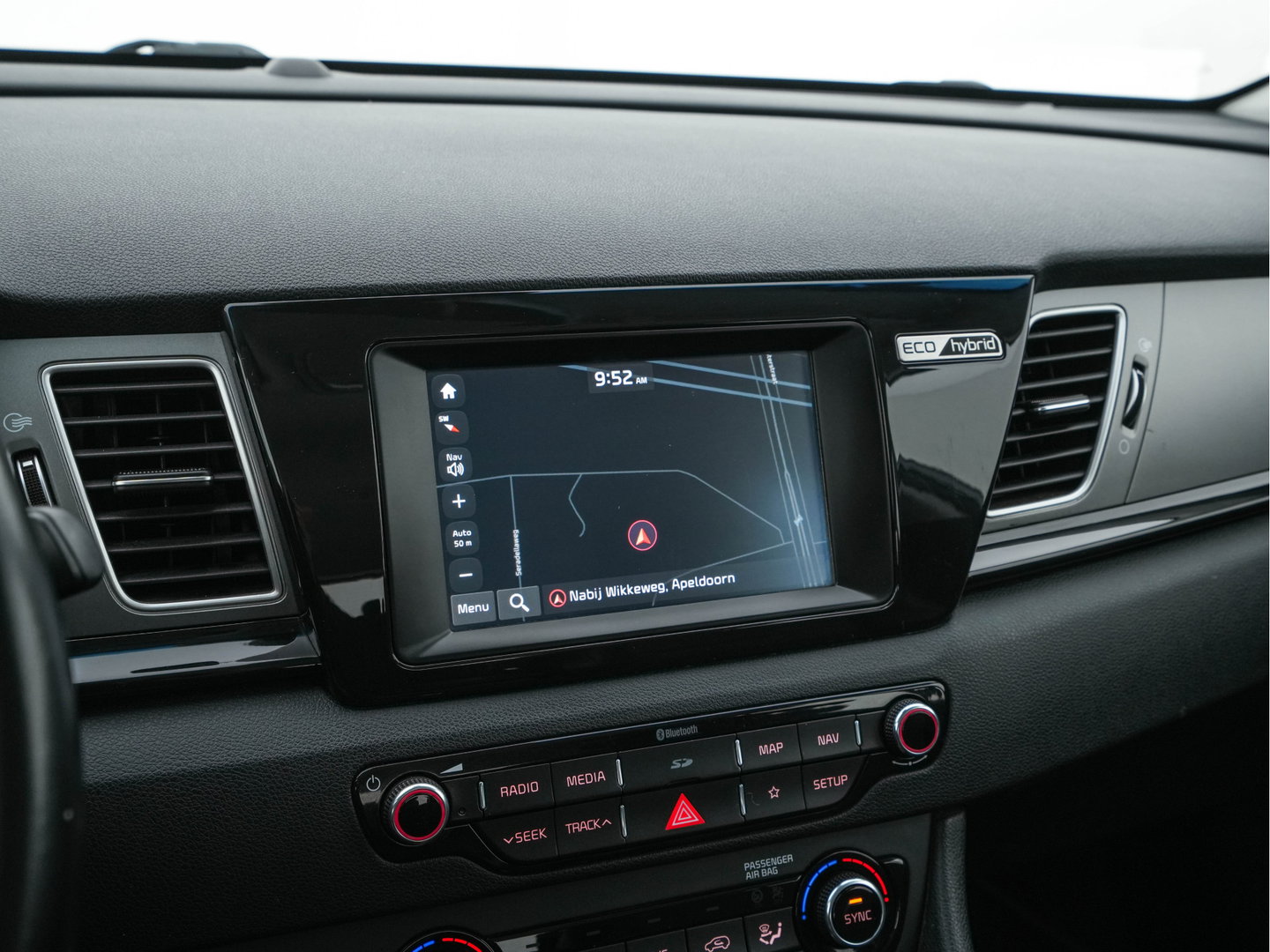 Kia Niro 1.6 GDi Hybrid ExecutiveLine Eco-Hybrid (INCL-BTW) Aut. *LEATHER-FABRIC | NAVI-FULLMAP | KEYLESS | CAMERA | COMFORTSEATS | DIGI-COCKPIT | LANE-ASSIST | ECC | CARPLAY | PDC | TOWBAR | 16''ALU*