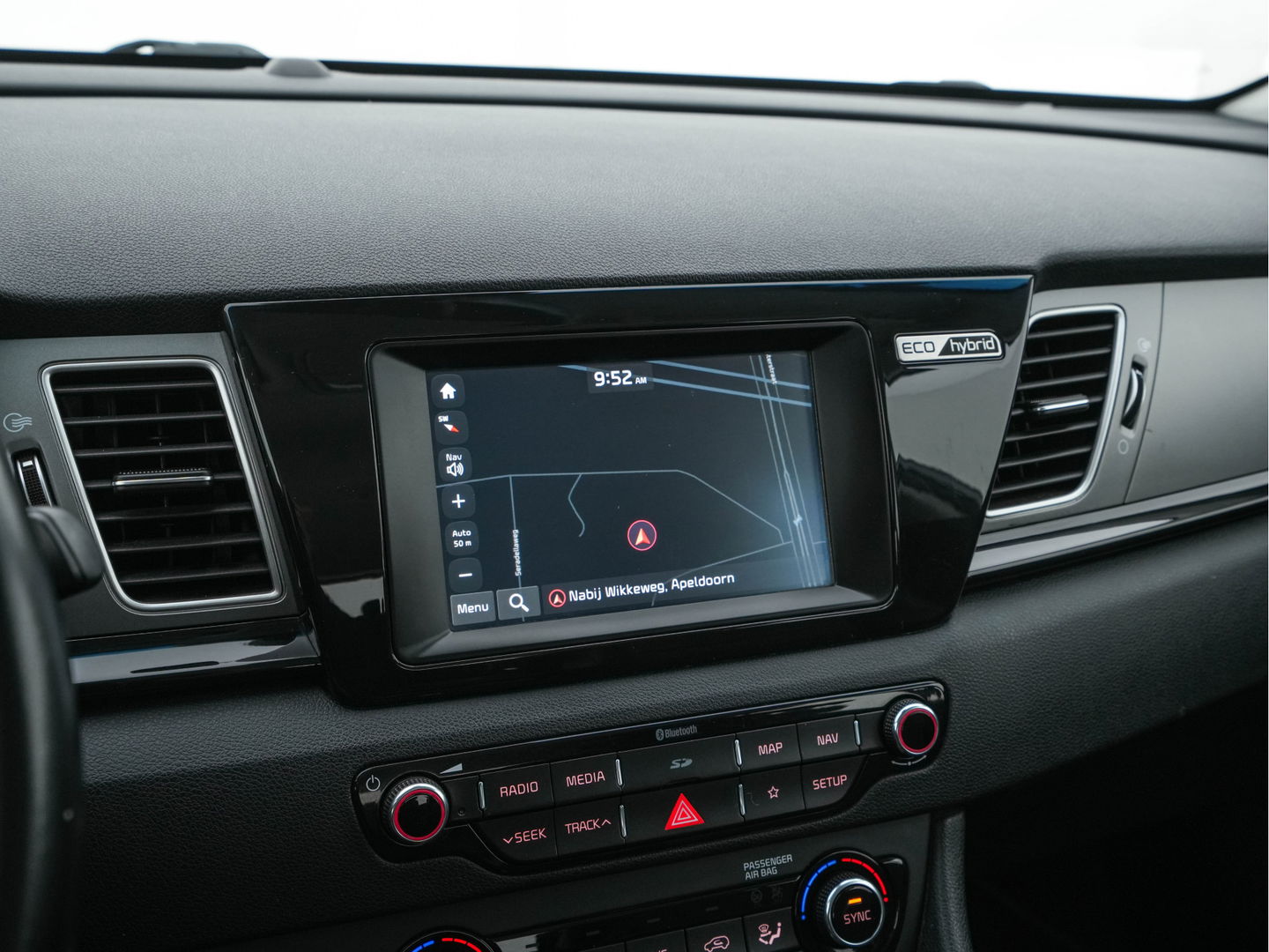 Kia Niro 1.6 GDi Hybrid ExecutiveLine Eco-Hybrid (INCL-BTW) Aut. *LEATHER-FABRIC | NAVI-FULLMAP | KEYLESS | CAMERA | COMFORTSEATS | DIGI-COCKPIT | LANE-ASSIST | ECC | CARPLAY | PDC | TOWBAR | 16''ALU*