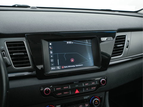 Kia Niro 1.6 GDi Hybrid ExecutiveLine Eco-Hybrid (INCL-BTW) Aut. *LEATHER-FABRIC | NAVI-FULLMAP | KEYLESS | CAMERA | COMFORTSEATS | DIGI-COCKPIT | LANE-ASSIST | ECC | CARPLAY | PDC | TOWBAR | 16''ALU*